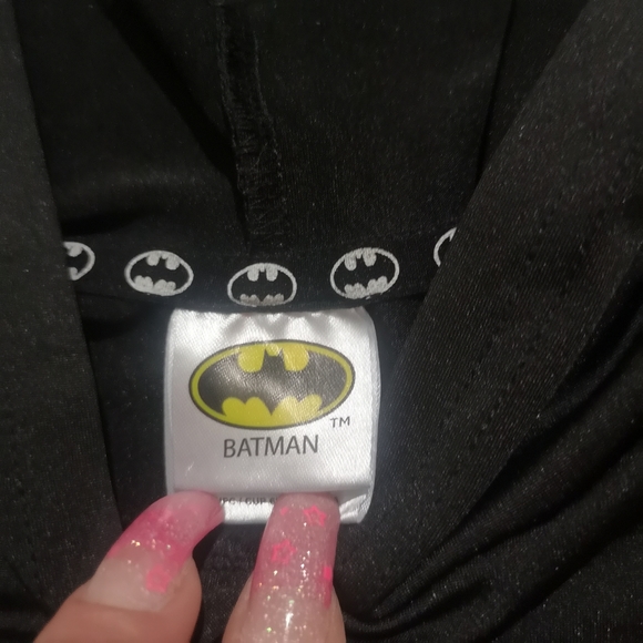 🔵 3/$30 Women's Cropped Batman Shirt - Picture 12 of 15